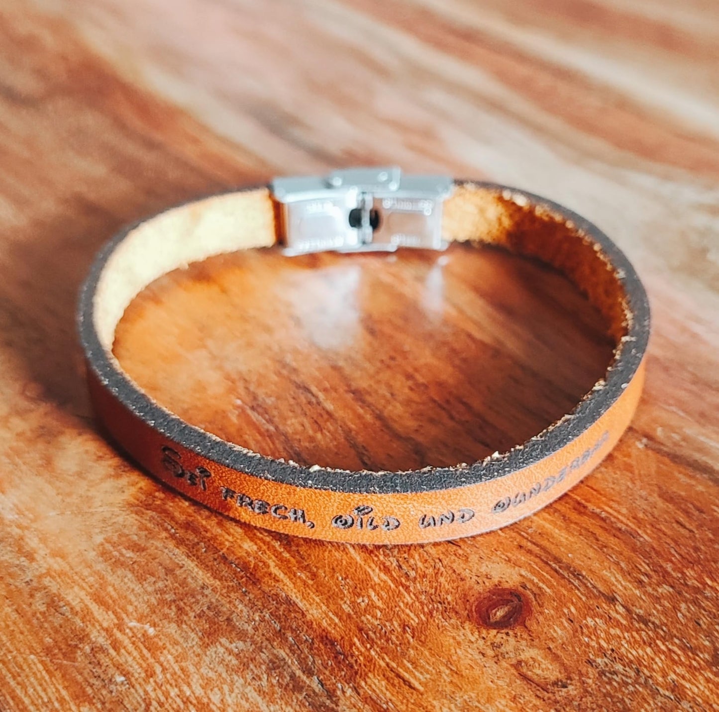 BigTrend24 Echt-Leder-Armband - Sei frech, wild und wunderbar - braun - Kürzbar - Spruch - Geschenkidee - 9mm