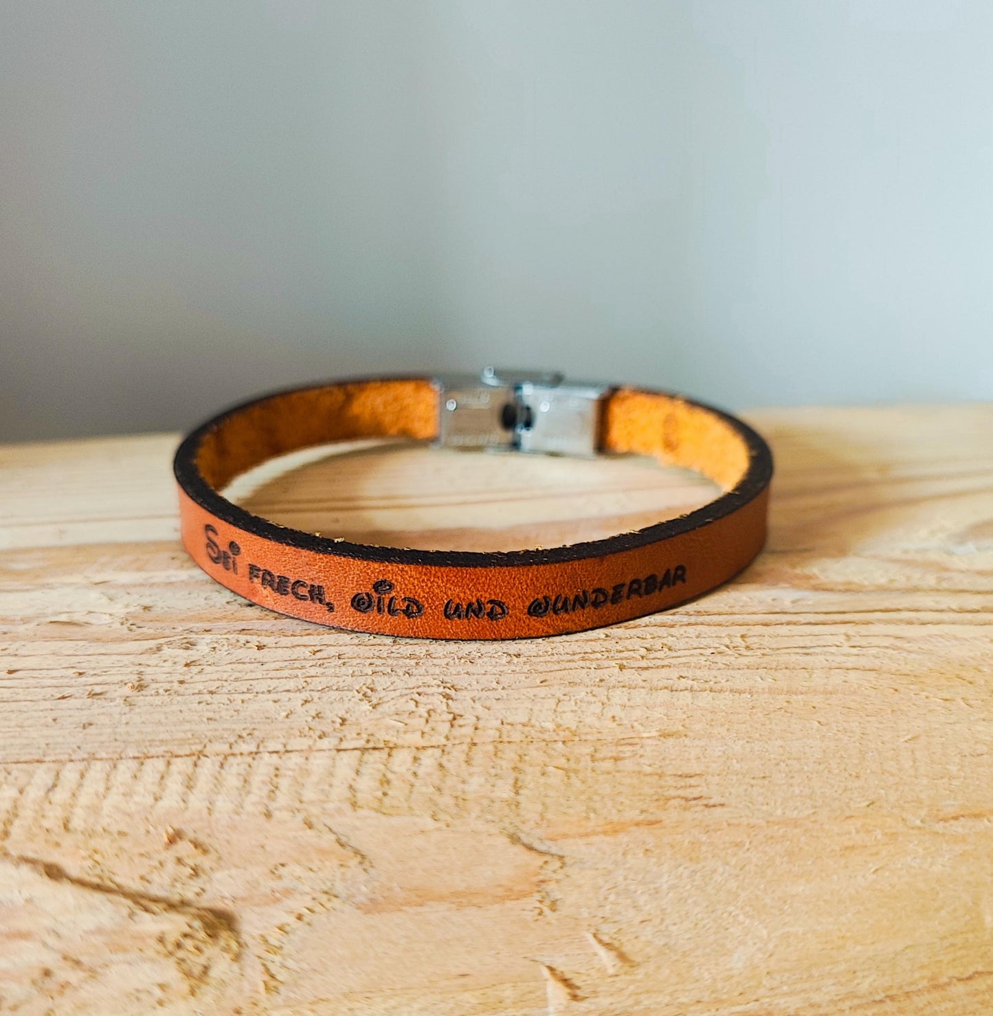 BigTrend24 Echt-Leder-Armband - Sei frech, wild und wunderbar - braun - Kürzbar - Spruch - Geschenkidee - 9mm